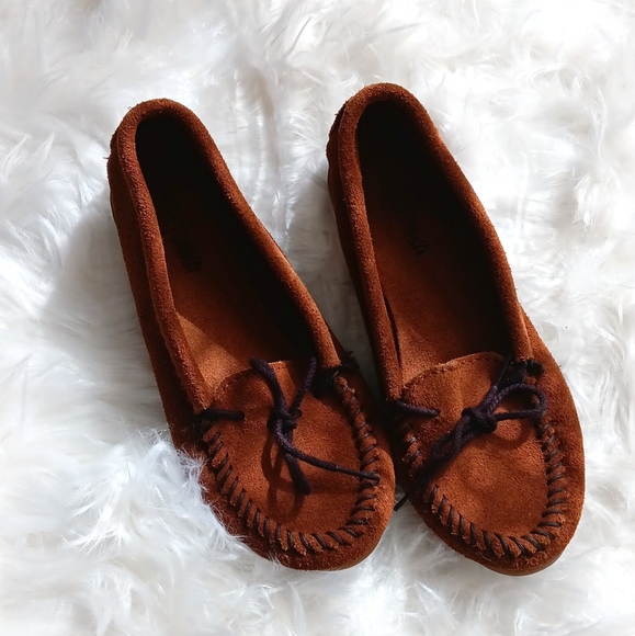 Minnetonka Shoes - minnetonka • boho minimal brown suede skimmer 343 lace up slip on moccasin flats